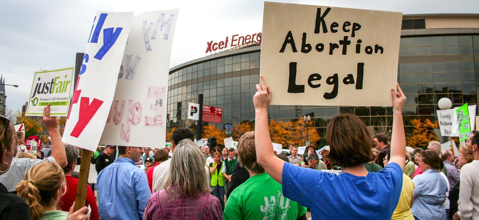 Americans protesting abortion bill